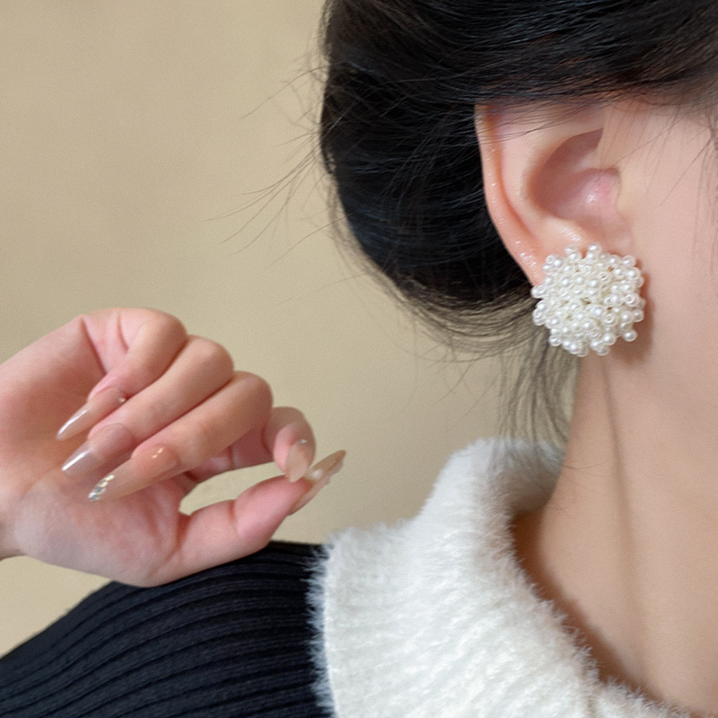 French high-end pearl flower earrings for women, 2025 new style, elegant and stylish earrings, personalized bestsellers, Internet celebrity earrings Application Scenario
