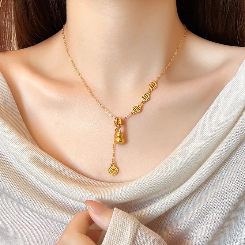 New Chinese-style golden gourd necklace for women, light luxury, niche design sense, traditional Chinese style temperament, Fu brand tassel collarbone chain Application Scenario