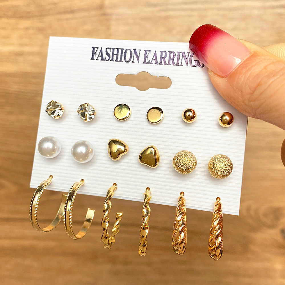 Korean jewelry world AliExpress cross-border pearl C-shaped earrings, triangular stud earrings, diamond-encrusted earrings, round set earrings Application Scenario