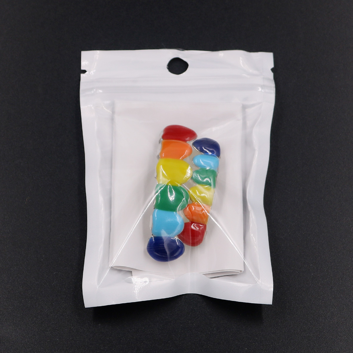 New and popular hip-hop braces with a European and American style that are selling well on Amazon, and colorful oiling teeth are supplied by HIPHOP manufacturers Application Scenario