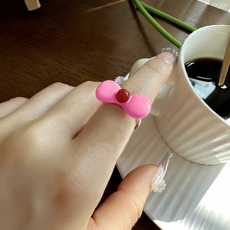 A sweet and youthful pink bow ring with a unique design, featuring a sweet and cool open-mouthed index finger ring with oil drip Specification drawing