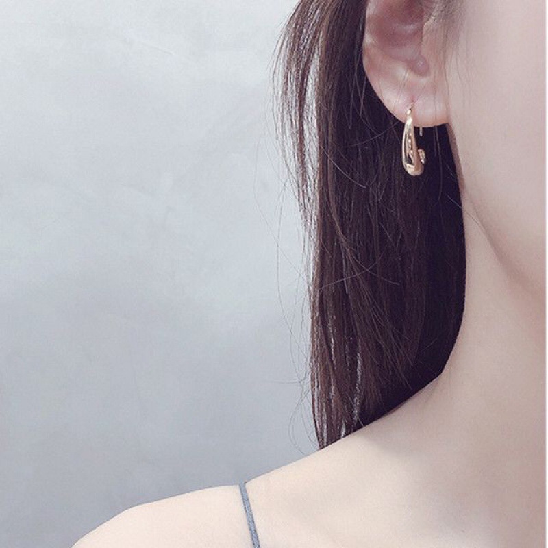 925 Silver Needle Dongdaemun arc-shaped earrings and earrings from South Korea, elegant and versatile, trendy small C-shaped circle earrings Application Scenario