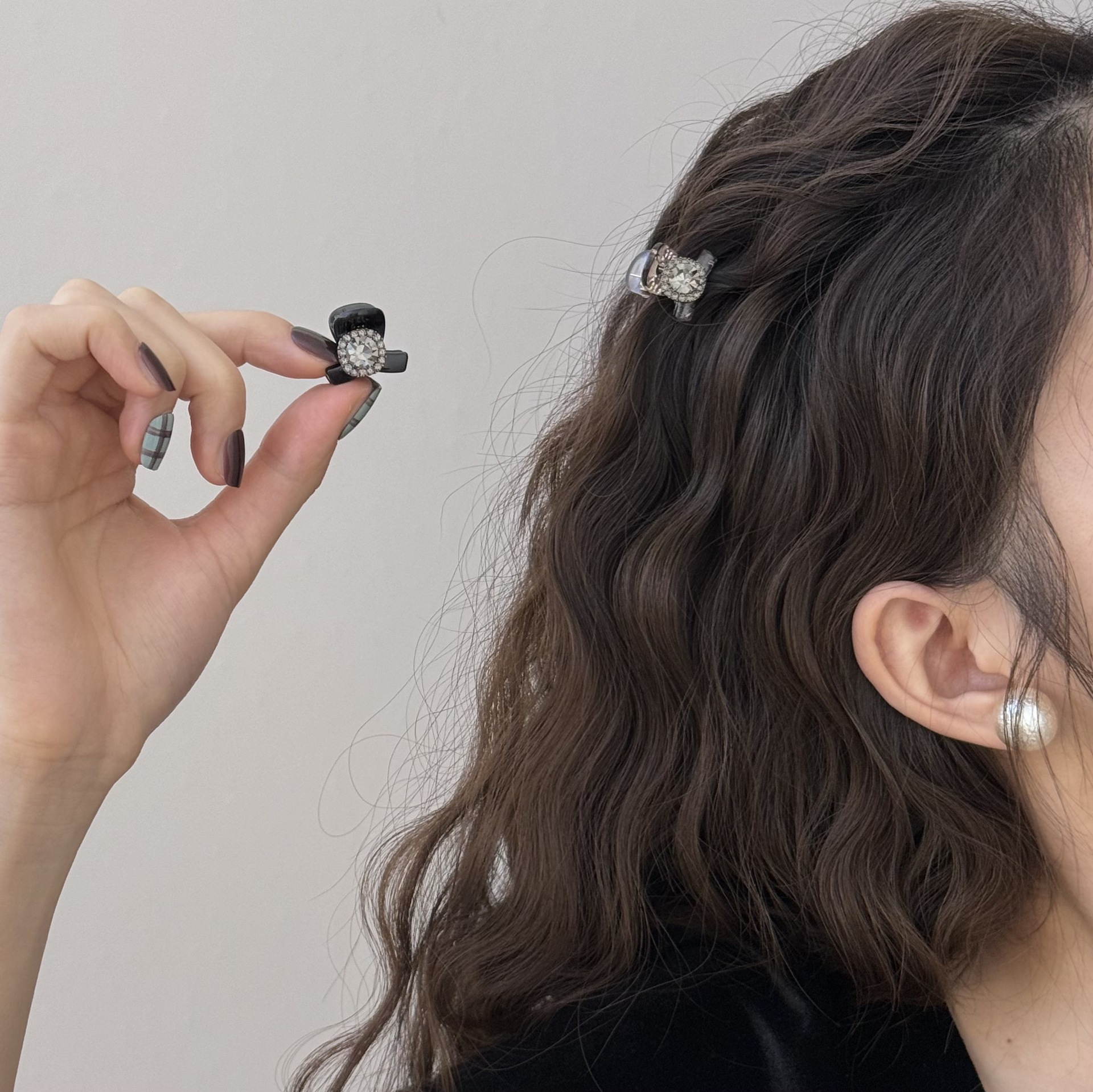 Mini ~ Light luxury exquisite side bangs small grab clip for women's high-end look 2024 new style, less hair volume princess hair clip full figure