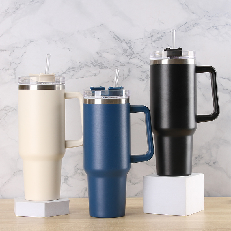 The new 304 stainless steel 40oz large-capacity insulated cup is suitable for outdoor use. It is a portable beer mug with a handle for direct drinking and an ice cup Application Scenario