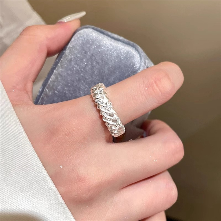 A new 2025 Chinese index finger ring with a touch of brushed and open style, featuring a touch of light luxury and niche sophistication Item Picture