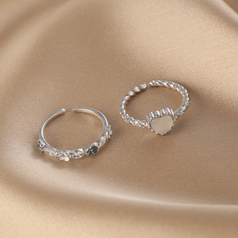 The Japanese and Korean flower-shaped heart-shaped ring is a niche design for women, exuding a sense of sophistication. It is adjustable, exquisite and versatile, with an open ring Specification drawing