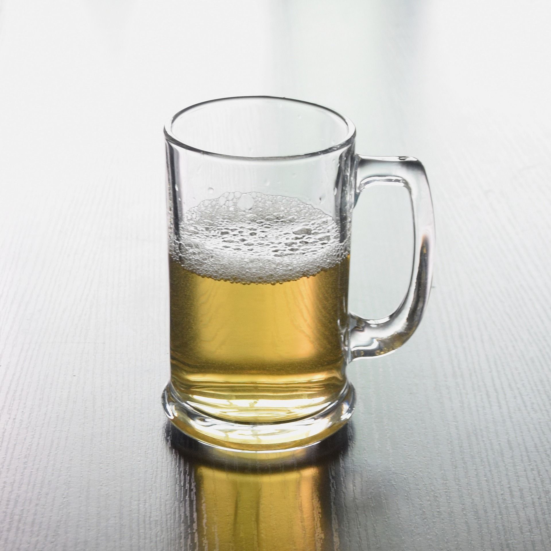 Lizun transparent glass handle cups, beer mugs, draft beer cups, juice cups, beverage cups, glass cups wholesale with logo printing Application Scenario
