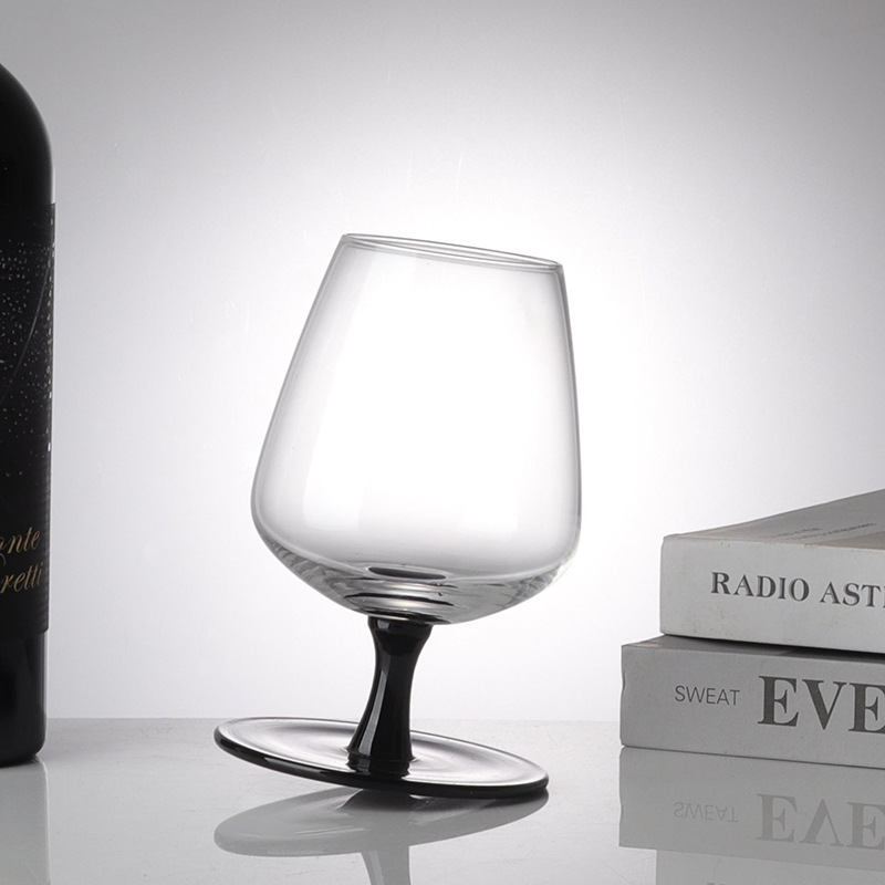 Wholesale of household untoppling brandy wine glasses with high appearance standards, crystal glass short legs, whisky and spirits glasses Application Scenario