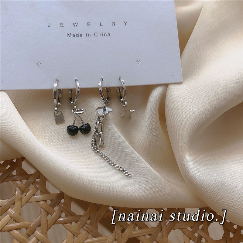 Black cherry ear rings, 4 pieces in a set ~ Simple and everyday heart-shaped chain earrings, sweet and trendy earrings on Instagram for women Application Scenario