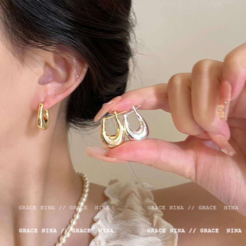 European and American cold style U-shaped earrings for women, 2024 new fever style earrings, simple and trendy exaggerated earrings full figure