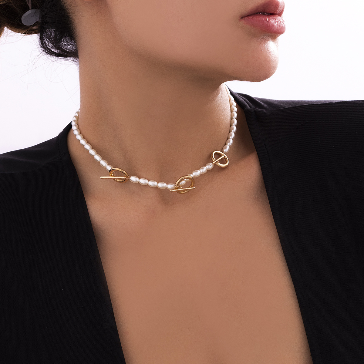 Retro single-layer simple geometric OT buckle versatile necklace for women, European and American cross-border pearl imitation French cold style collarbone chain Specification drawing
