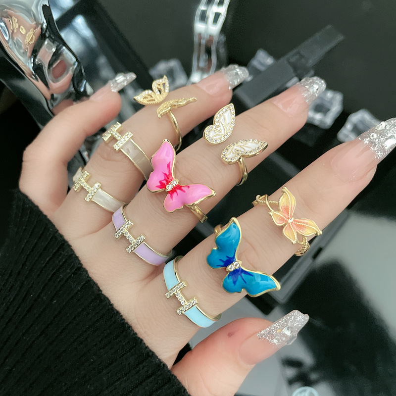 A new sweet and cool style gradient butterfly drip glaze open ring for women, featuring a light luxury letter H and diamonds, is a fashionable and trendy ring for Internet celebrities details Picture