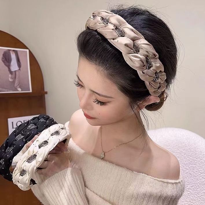 High-end and exquisite high top hairband for women, a new trendy style with braided hair, rhinestone, anti-slip teeth, and a hair clip full figure