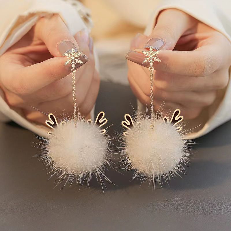 Elegant antler fur ball stud earrings for women's autumn and winter, a niche design with a high-end feel, a new bestseller in 2025 details Picture