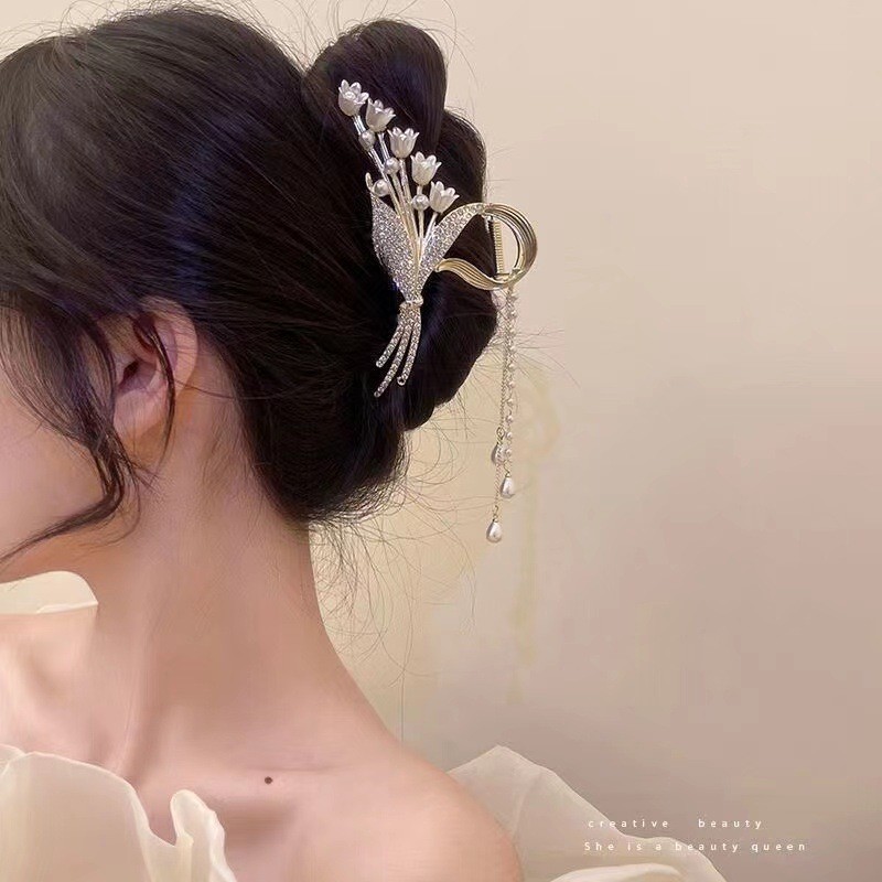 Lily of the valley wheat ear hair clip, a new Chinese-style grappling clip with a stepping tassel, and a shark clip for updo hair at the back of the head details Picture