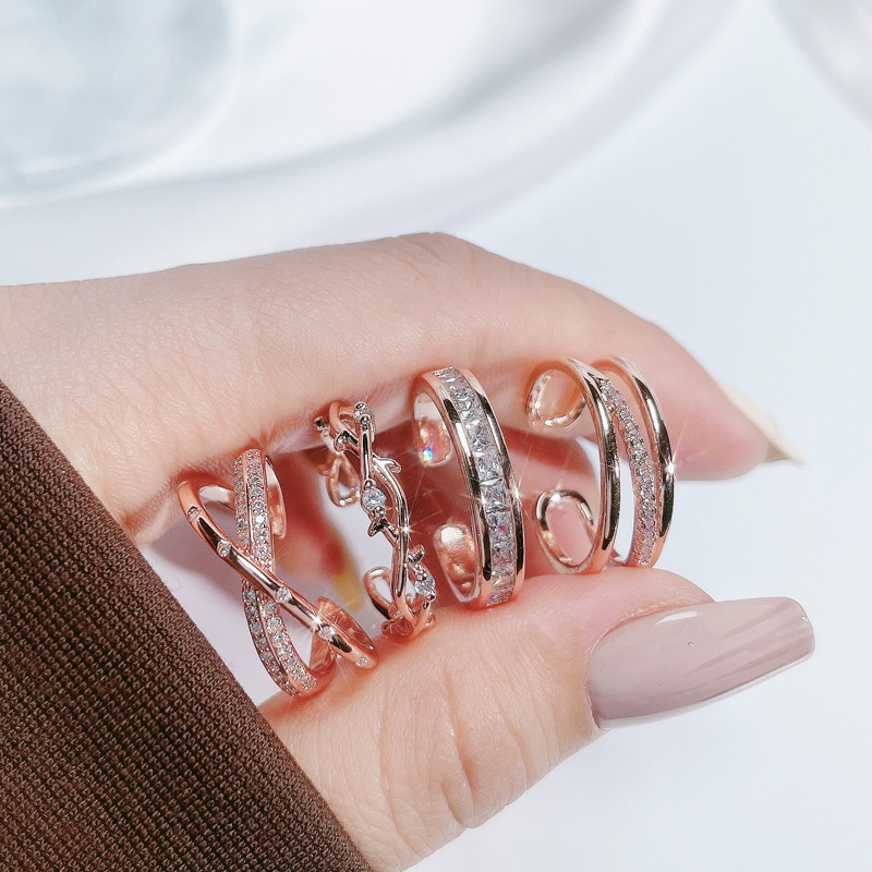 This high-end, sweet and cool multi-layer diamond-encrusted, elegant open-top ring is a niche, light luxury, versatile and fashionable index finger ring that can make your skin look fairer Application Scenario
