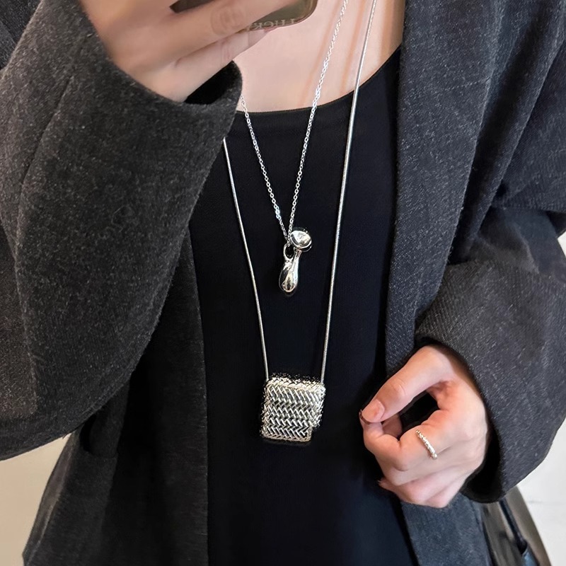 Metal woven bag, long necklace, women's Korean niche Instagram, personalized, fashionable and versatile neck chain, sweater chain full figure
