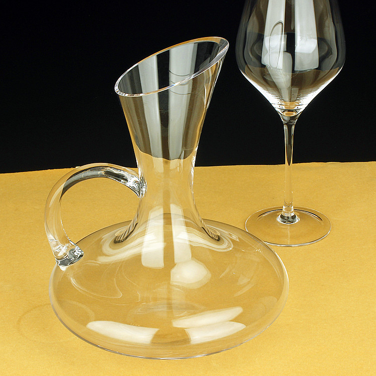 Transparent glass decanter, slanted mouth with handle pot, large belly decanter, cold cut decanter, factory direct sales at special price details Picture