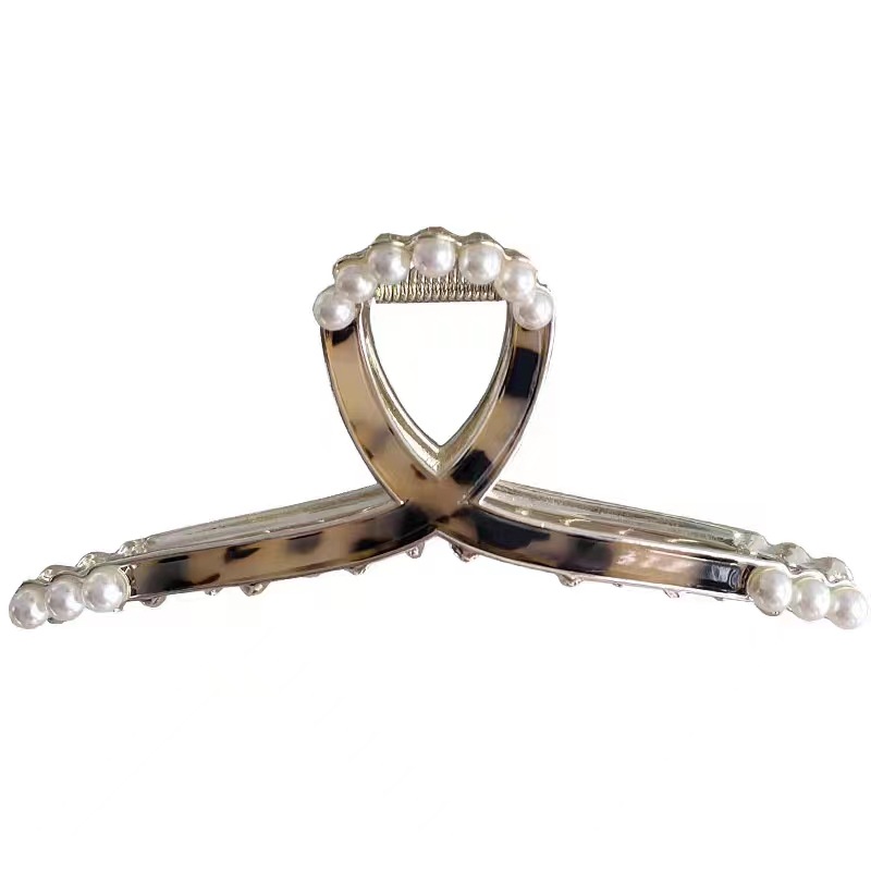 A large pearl grab clip for women's elegant style, a shark clip at the back of the head with less hair volume, a high-end look, a new trendy headwear Item Picture