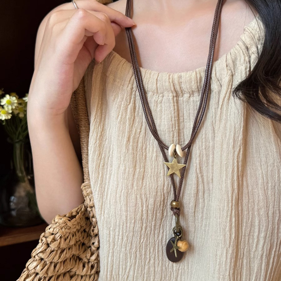 New Chinese-style double-layer star necklace for women, long retro hoodie chain pendant, Bohemian ethnic style neck accessory full figure
