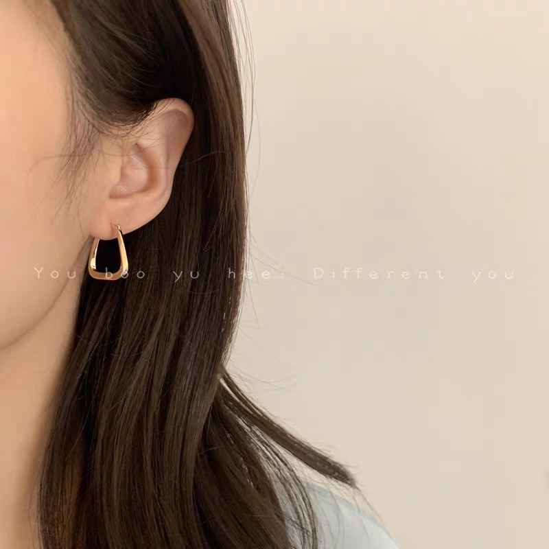 Elliptical trapezoidal geometric irregular earrings for women, simple and individual earrings, niche design sense, high-end light luxury stud earrings Specification drawing