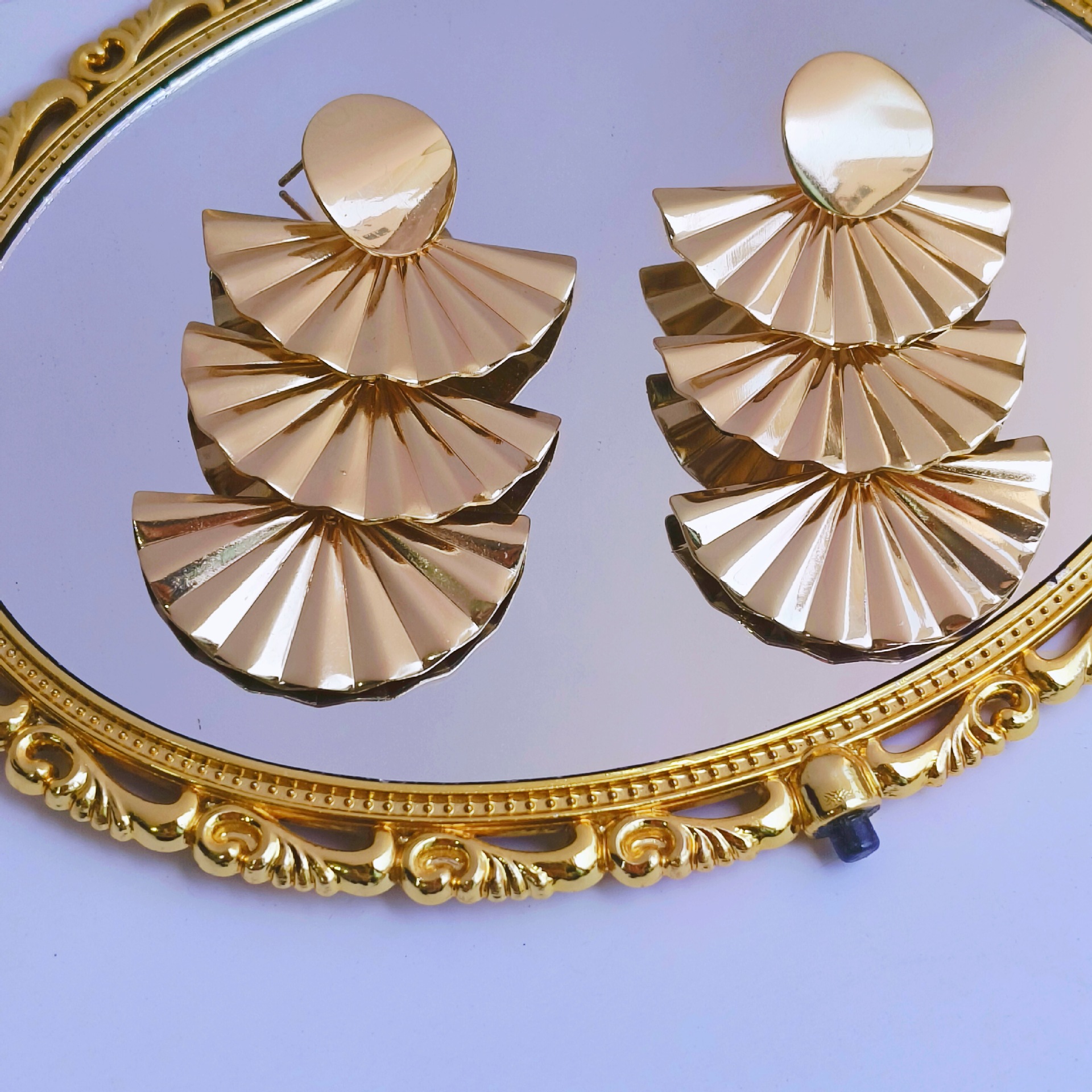 European and American style metal texture multi-layer fan blade earrings, women's Instagram trendy cross-border versatile high-end design stud earrings Application Scenario