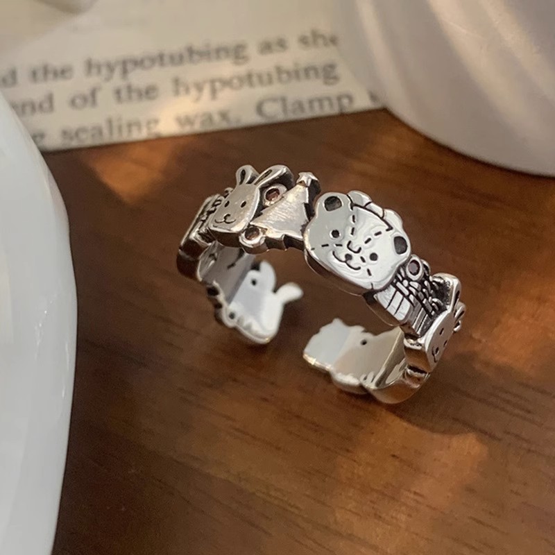 Cool graffiti letter flower ring for women, new fashionable and trendy style, retro aged index finger ring, open ring Specification drawing