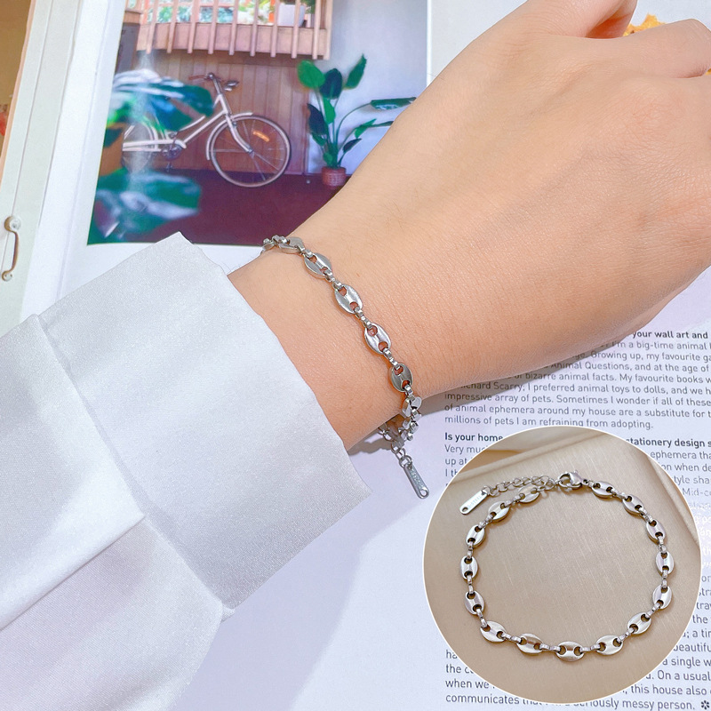 【 All-titanium Steel 】 Minimalist style Dongdaemun, unique pig nose, gold bracelet inside the stove, female Internet celebrity, retro best friend details Picture