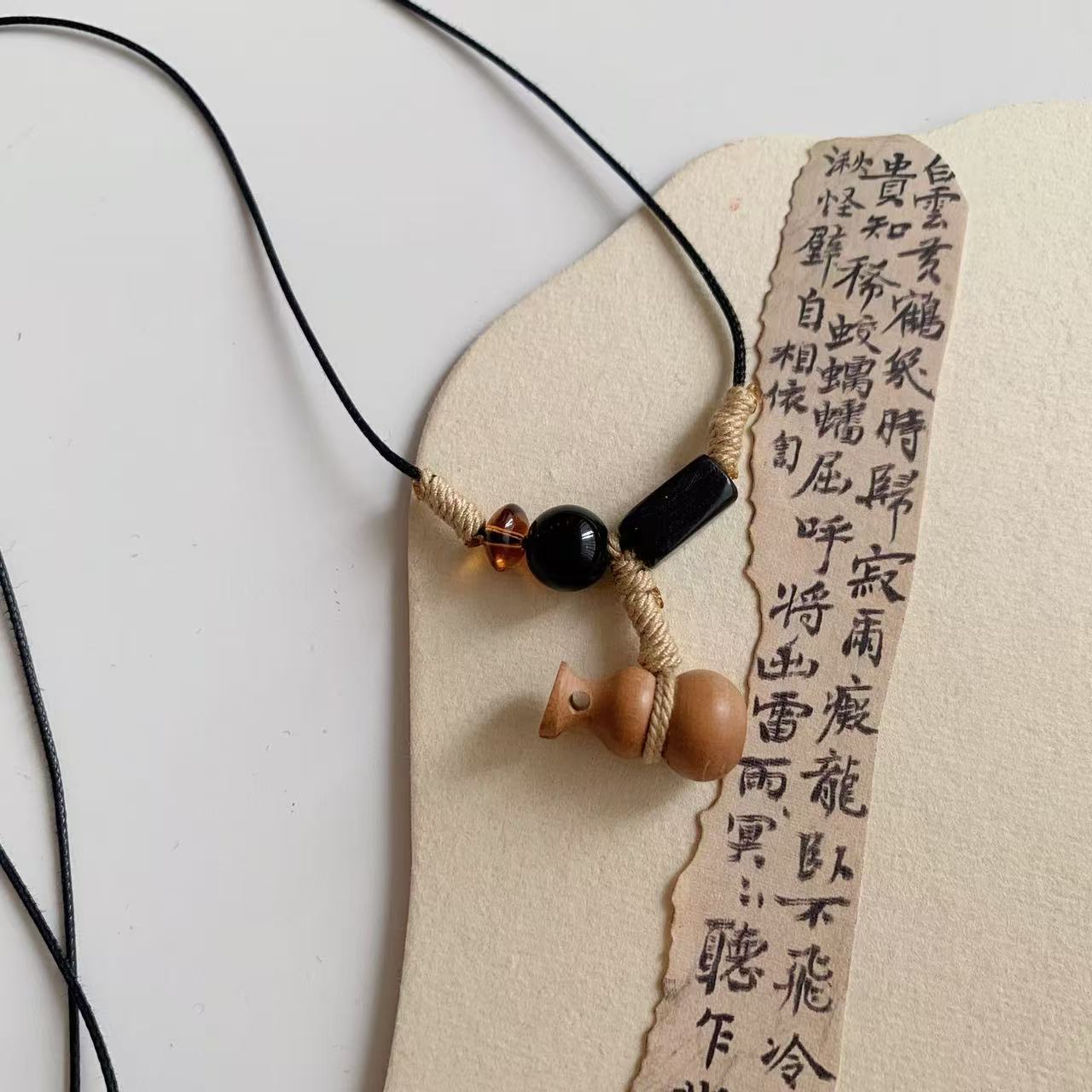 New Chinese-style Tibetan handcrafted retro peach wood small fish gourd necklace, niche sweater chain, simple and versatile necklace for autumn and winter details Picture