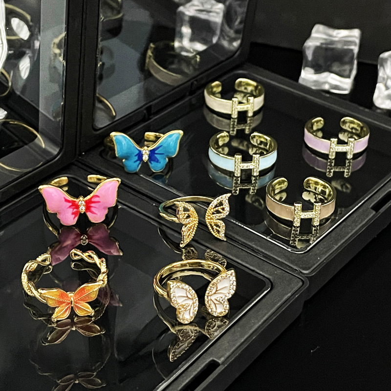 A new sweet and cool style gradient butterfly drip glaze open ring for women, featuring a light luxury letter H and diamonds, is a fashionable and trendy ring for Internet celebrities Specification drawing