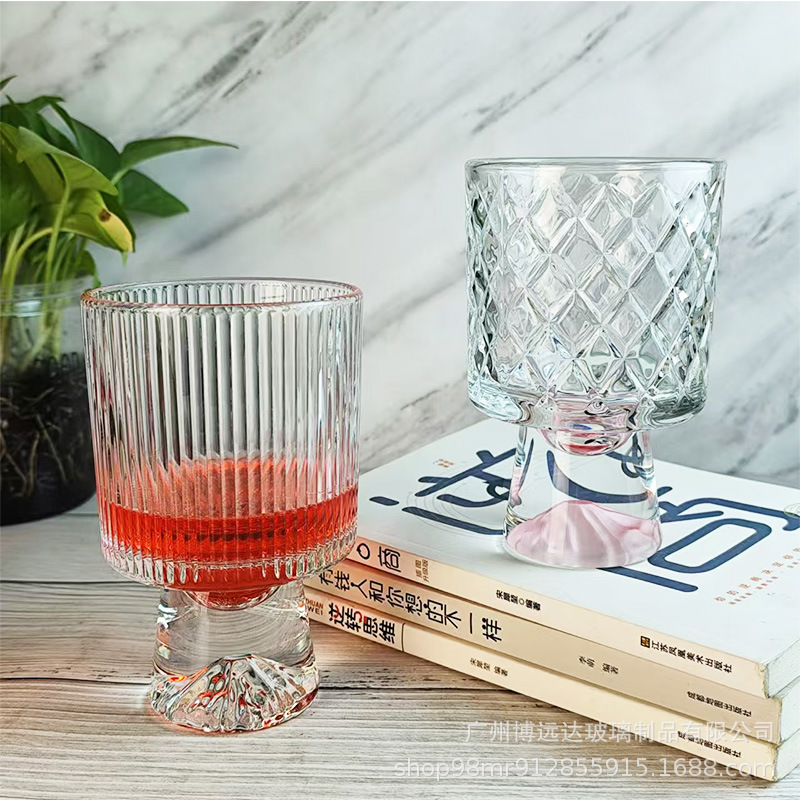 Pink mountain glass cups, water cups, high-end, niche and creative high-legged drink cups, coffee cups, ice cream cones, wine glasses Specification drawing