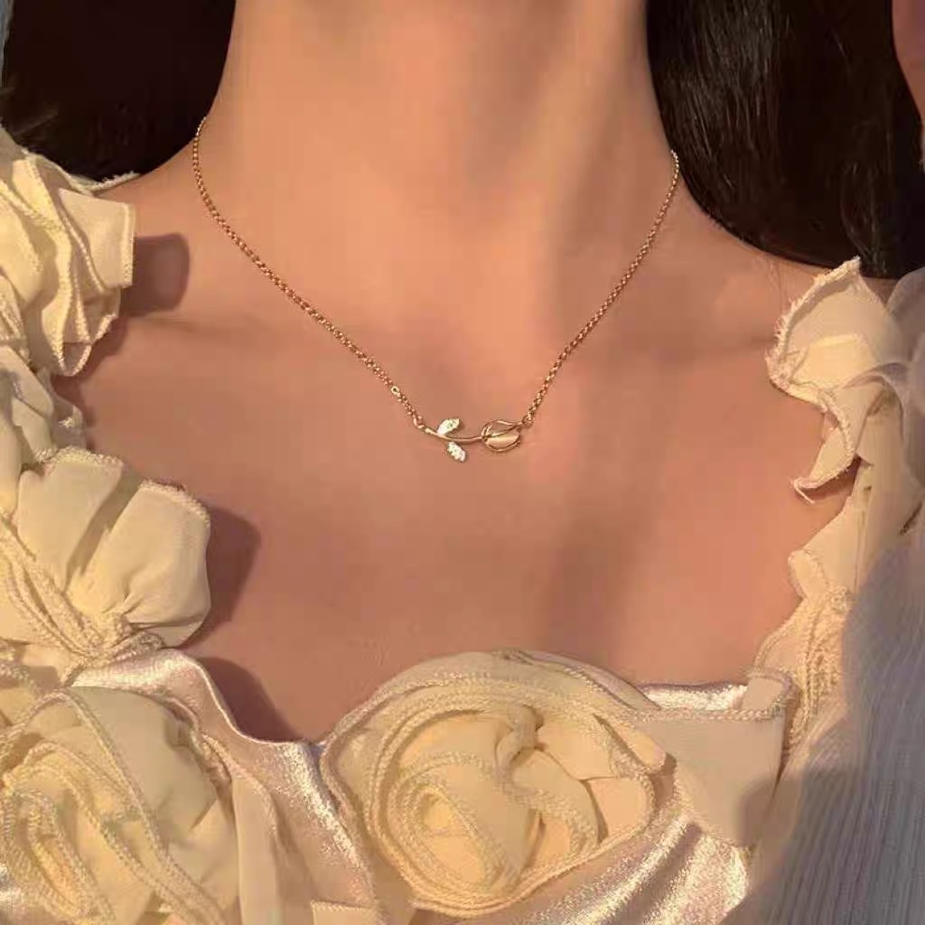 Cat's eye tulip necklace ~ Light luxury French collarbone chain 2023 Spring/Summer new necklace for women details Picture