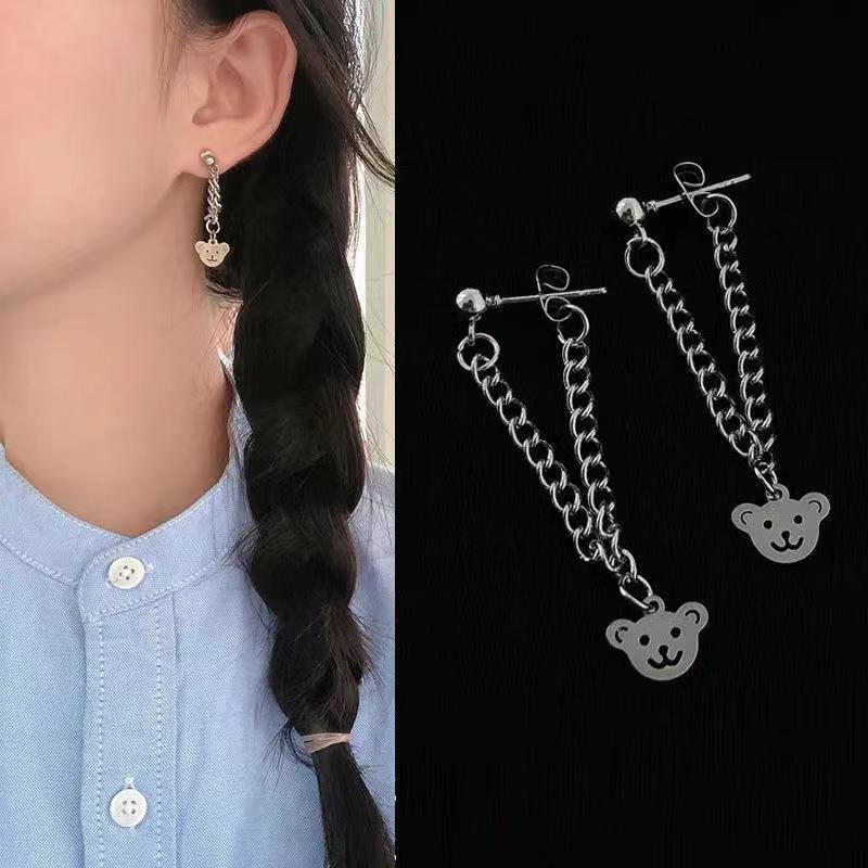 Chain bear earrings for women, a new trendy Korean style in 2025, with a simple and elegant, cute and niche design full figure