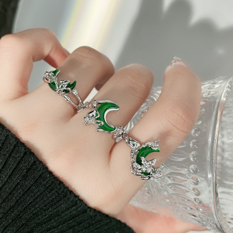 A unique and niche design of a fashionable and cold style index finger ring with thorns entwined around the moon full figure