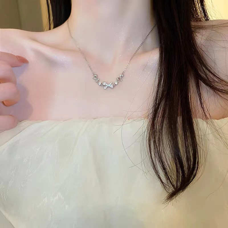 Zircon bow necklace, a unique and stylish design for women, is a popular collarbone chain and a versatile accessory details Picture