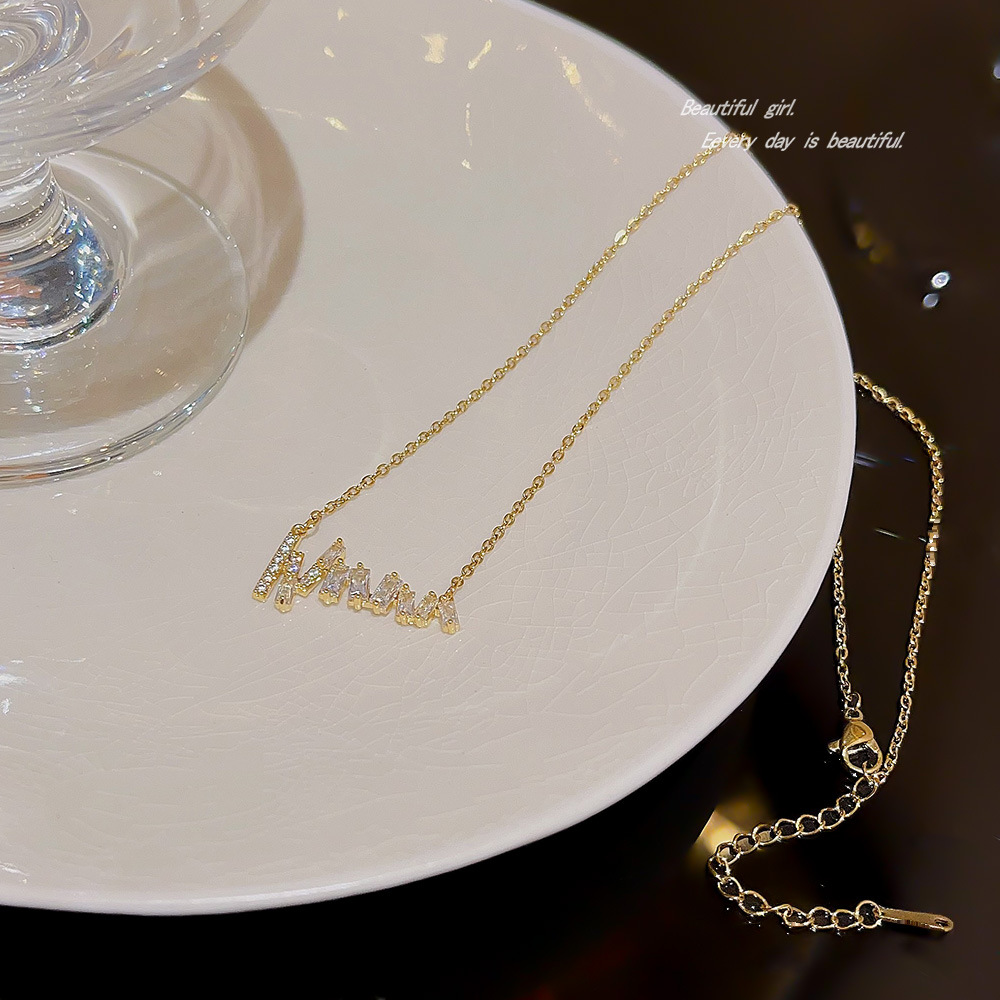 Korean niche design sense necklace, female Internet celebrity on Instagram, fashionable and elegant collarbone chain, titanium steel sweater chain, personalized accessory Specification drawing