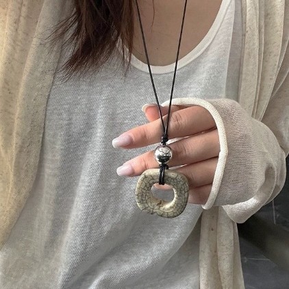 A niche design sense geometric square long pendant necklace for women, simple ethnic style, retro and versatile neck chain, collarbone chain Application Scenario