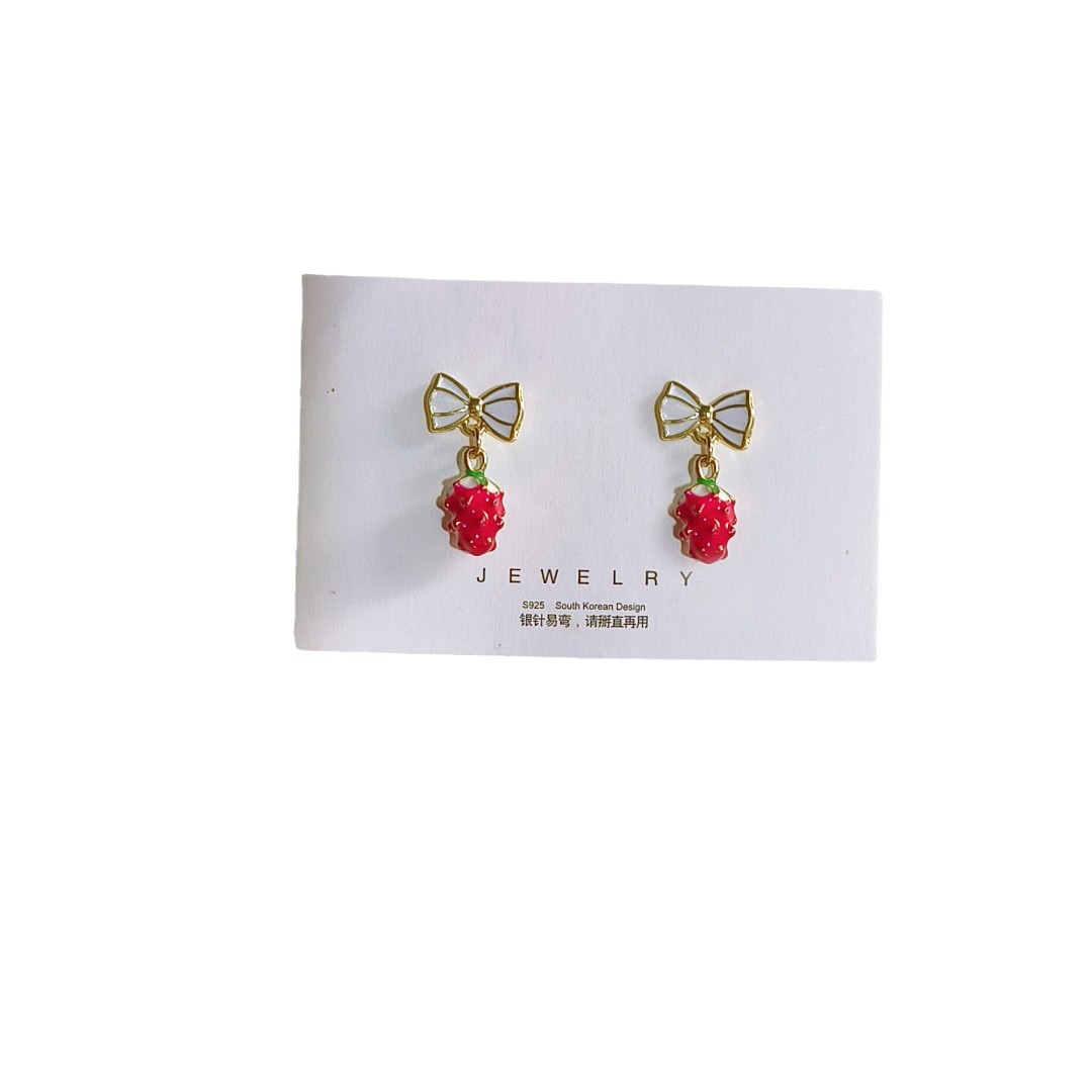 Early spring earrings ~ Cute little raspberry pendant earrings, elegant and delicate, small and simple design style earrings for young girls Item Picture