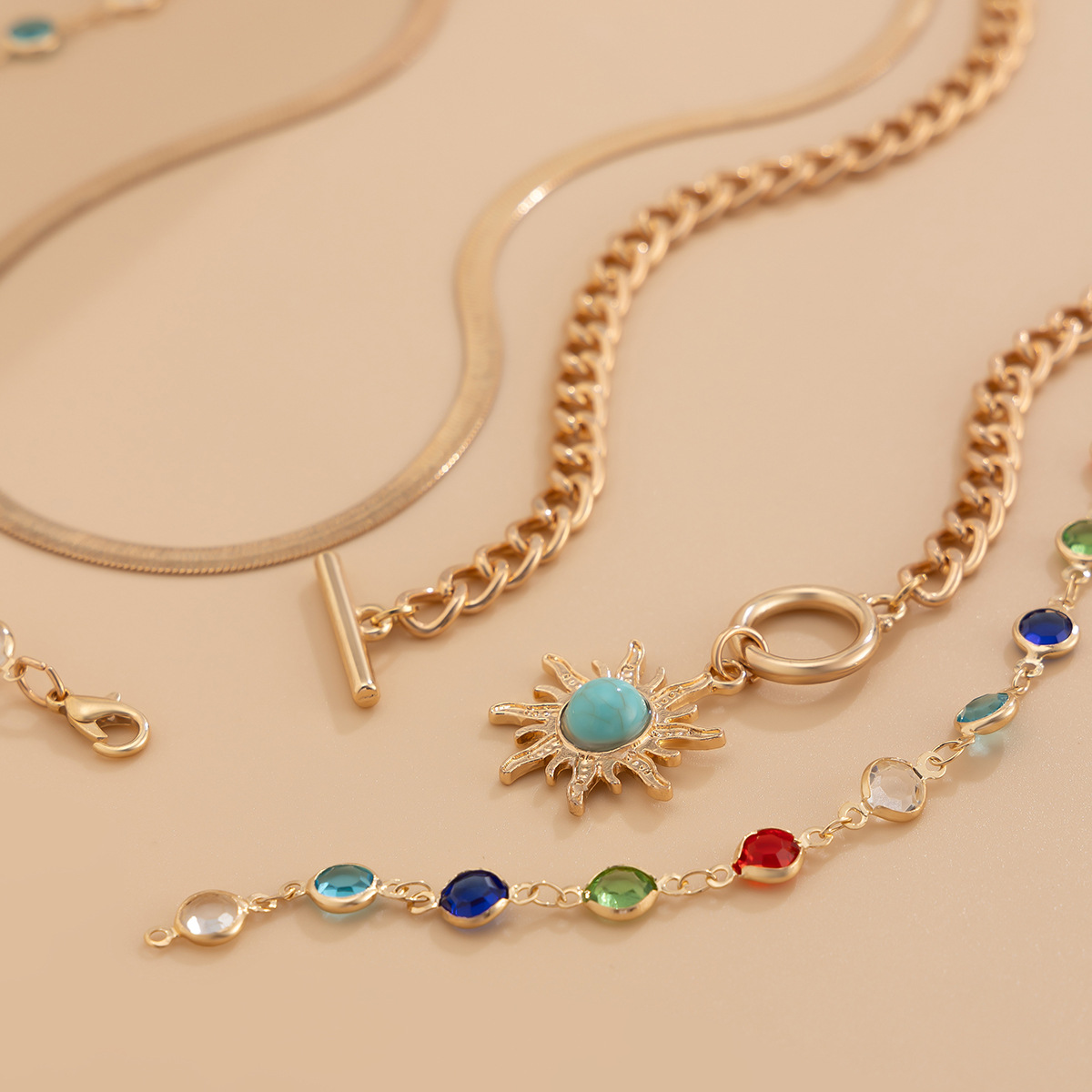 European and American cross-border jewelry sunflower colorful crystal chain necklace, sweet and elegant Su alloy multi-layer collarbone chain Application Scenario