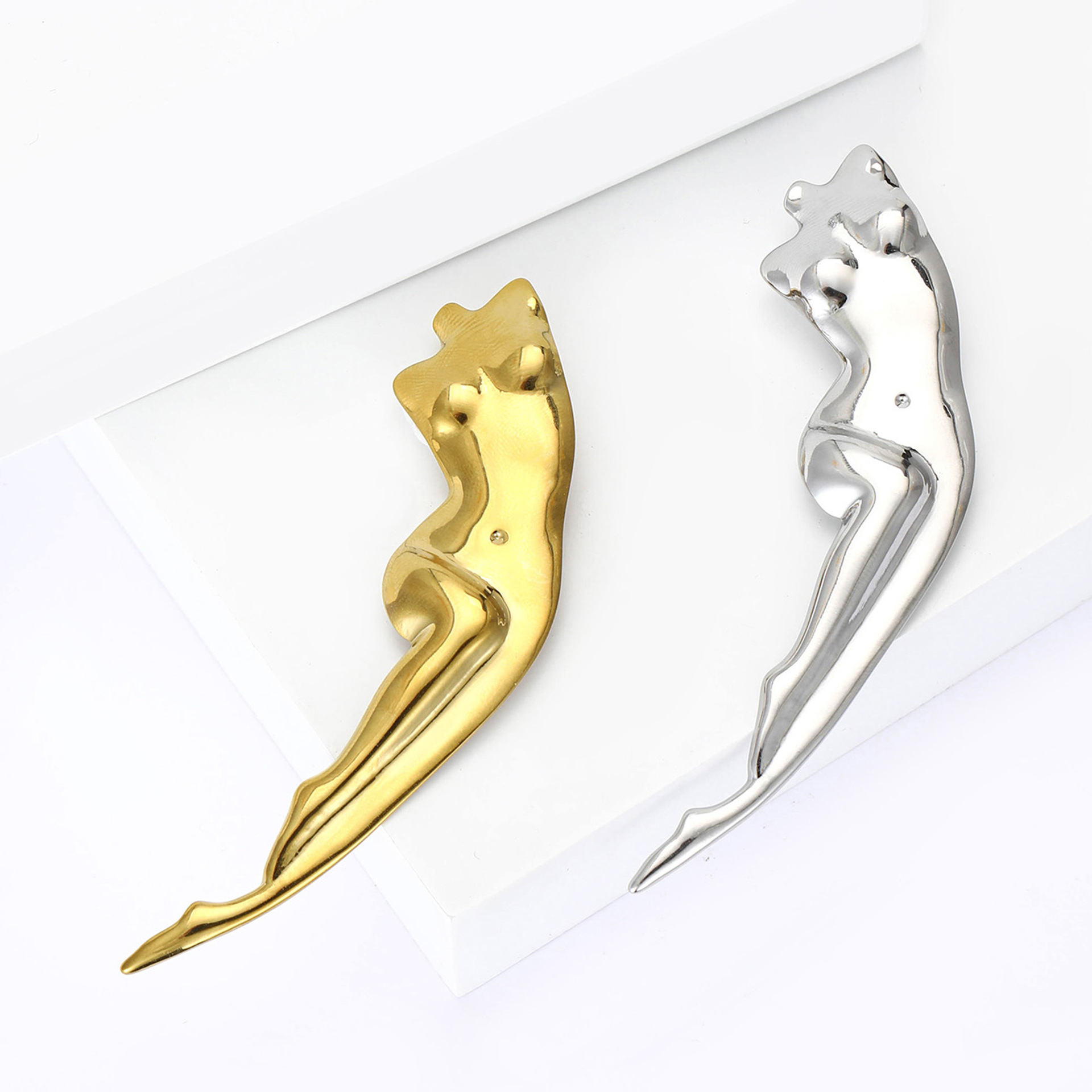 European and American stainless steel smooth human figure sculpture, cold style, high-end sense, brooch, brooch pin, accessory, special-shaped brooch clasp