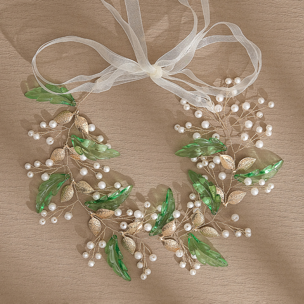 European and American bride's beach-style hair accessories, forest-themed fresh acrylic leaf headband, cheongsam Hanfu brwoven hair, pearl hair band details Picture