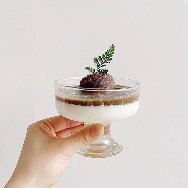 Wholesale of ins high-footed glass ice cream bowls, yogurt pudding dessert cups, snack milkshake sundae cups, ice hockey cups full figure