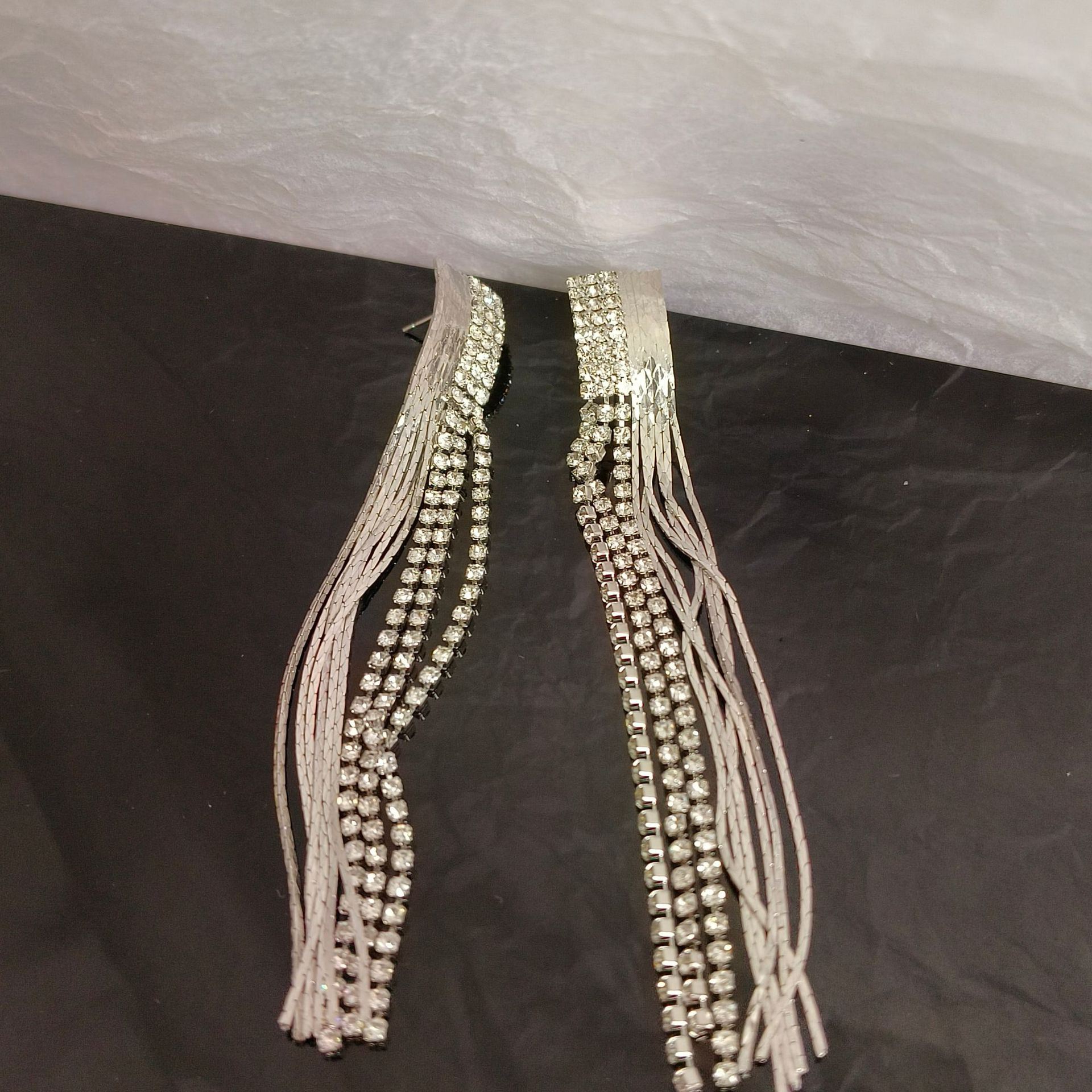ins trendy long tassel stud earrings for women, light luxury, fashionable, versatile, unique and niche European and American design sense earrings and earrings Application Scenario