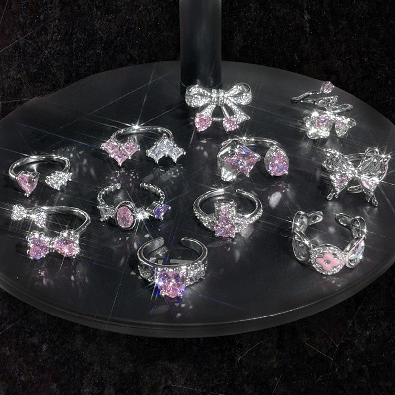 The light luxury sweet and cool pink diamond series is a fashionable and individual open-top ring. It's a trendy Instagram-chic style with a cold and layered exquisite food ring full figure