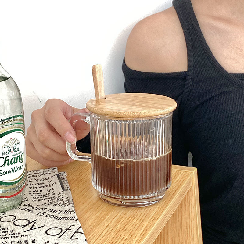 Douyin vertical striped coffee cup, straight thickened household glass handle cup, glass water cup, cold brew latte cup with handle full figure