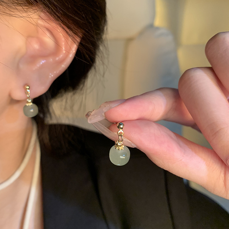 New Chinese-style simple and small stud earrings for women, 2024 new high-end and elegant earrings, cheongsam and Hanfu earrings and earrings details Picture
