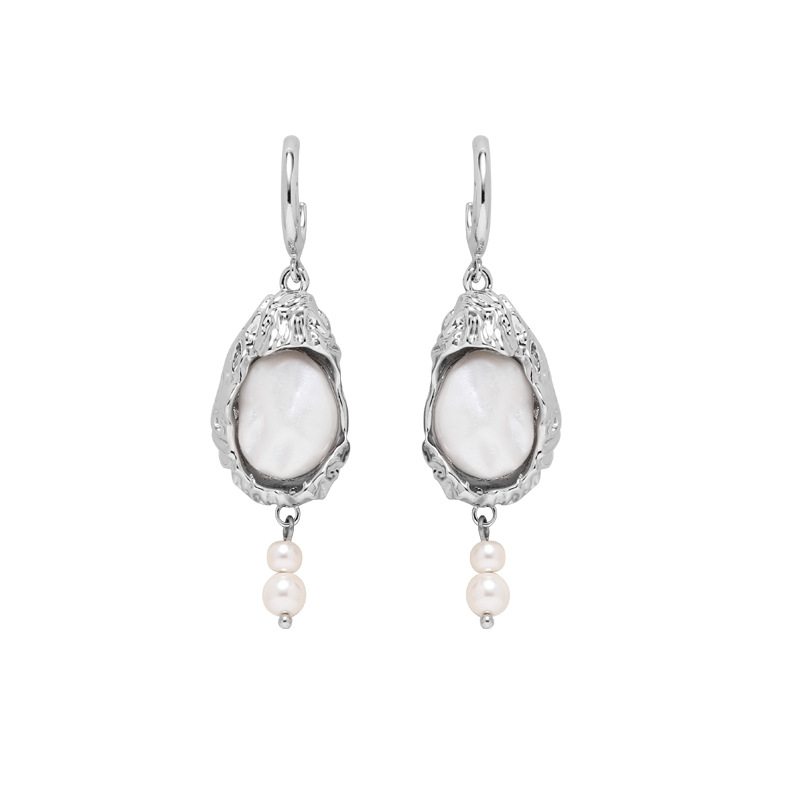 Cold and ins-style texture white resin earrings, light luxury and high-end geometric earrings, fashionable and fresh earrings for women Item Picture