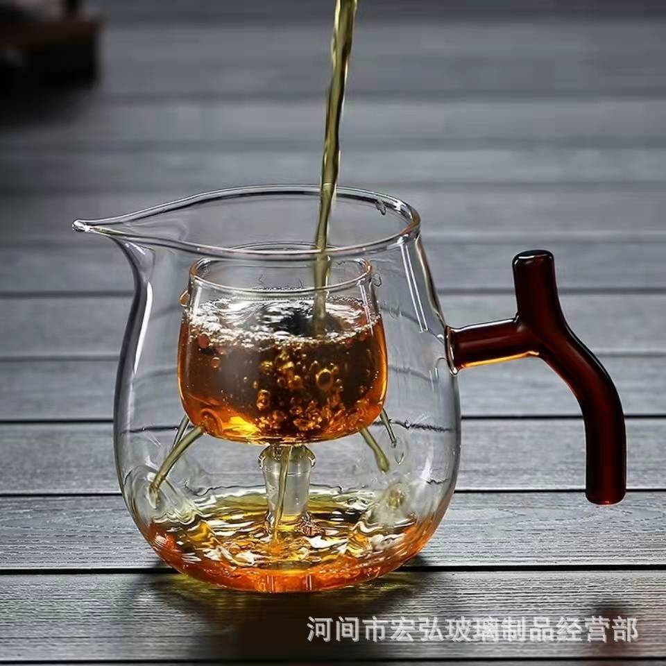 A small green tangerine tea brewing set, a glass fair cup, a red-handled filtering flower tea teapot, a glass cup tea brewing set full figure
