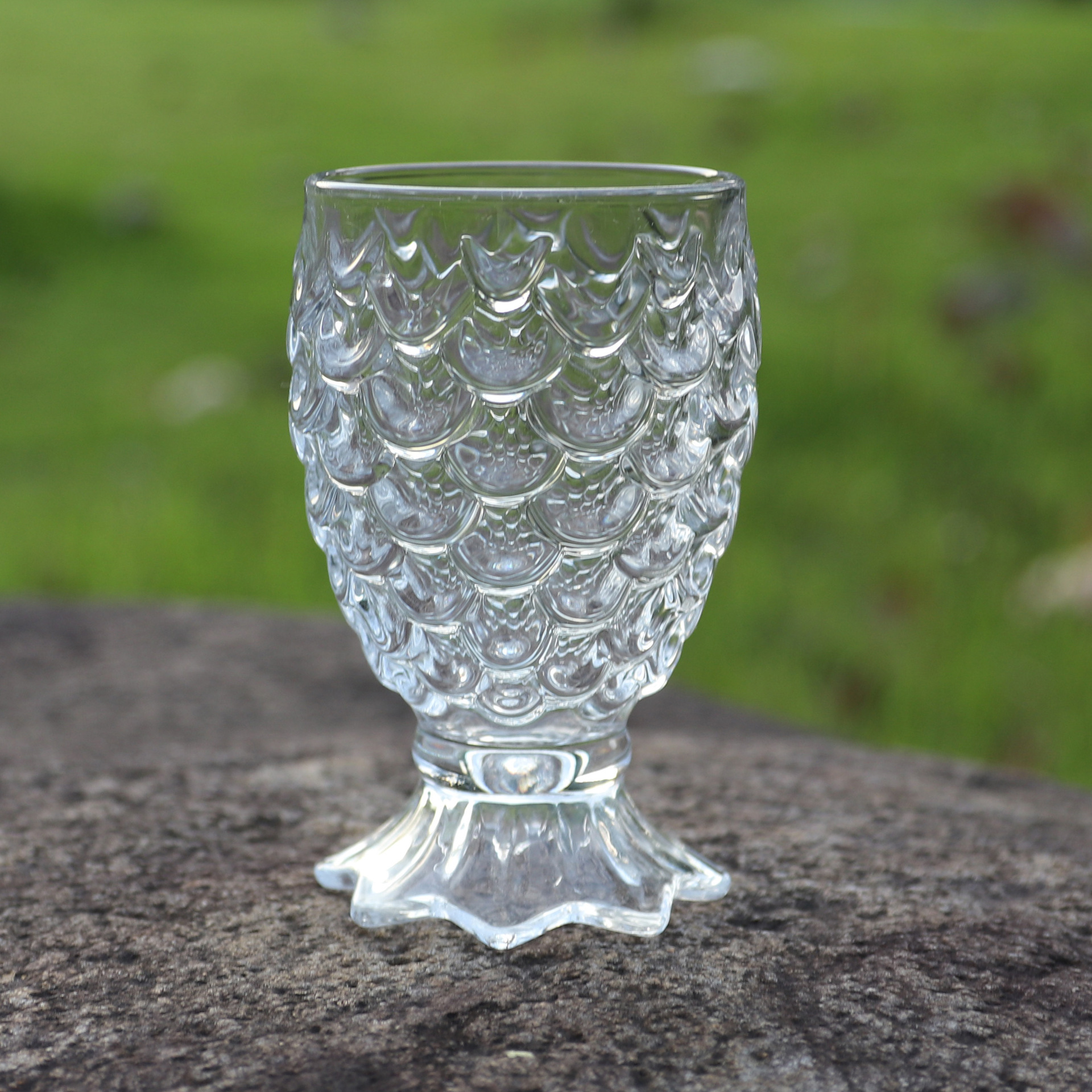 Wholesale of Douyin mermaid glass cups, milk tea ice cream cups, creative juice cold drink cups, fish tail and fish scale cups, and small wine glasses Specification drawing