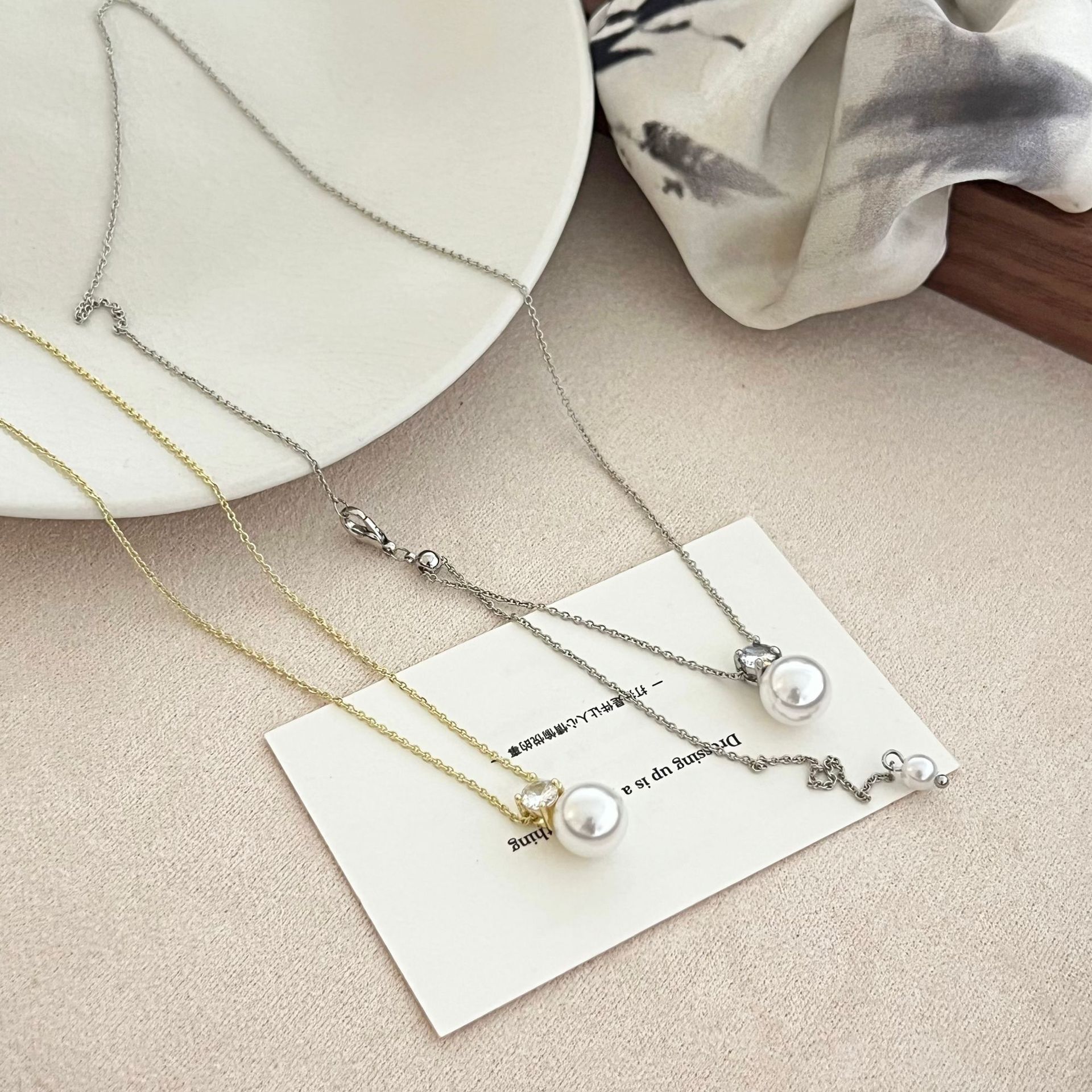 Diamond-encrusted pearl zircon pendant necklace for women, simple and cold style, niche and light luxury, versatile collarbone chain Specification drawing